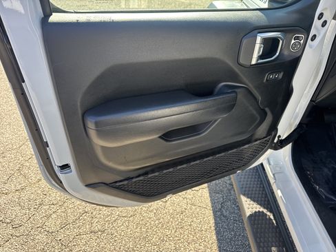 Used 2023 Jeep Wrangler Unlimited image 10