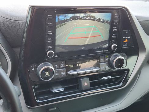 Used 2020 Toyota Highlander XLE image 20