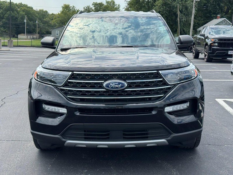 Used 2024 Ford Explorer XLT AWD/4WD image 9