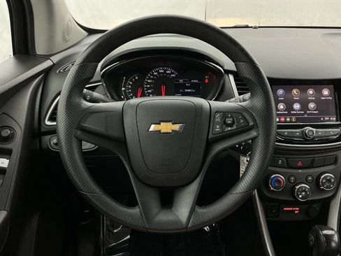 Used 2018 Chevrolet Trax LS FWD image 30