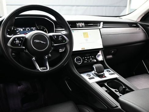 Used 2022 Jaguar F-PACE S image 7