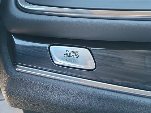 Used 2020 Buick Enclave Essence image 8