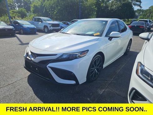 Used 2021 Toyota Camry SE FWD image 1