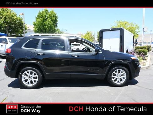 Used 2016 Jeep Cherokee Latitude w/ Comfort/Convenience Group FWD image 5