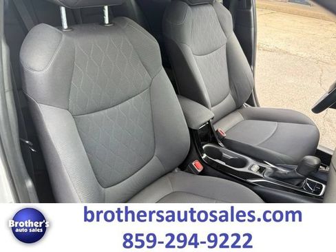 Used 2022 Toyota Corolla LE FWD image 38