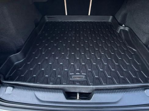 Used 2019 Jaguar XE Premium RWD image 46