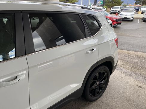 Used 2023 Volkswagen Taos SE w/ Black Wheel Package image 51