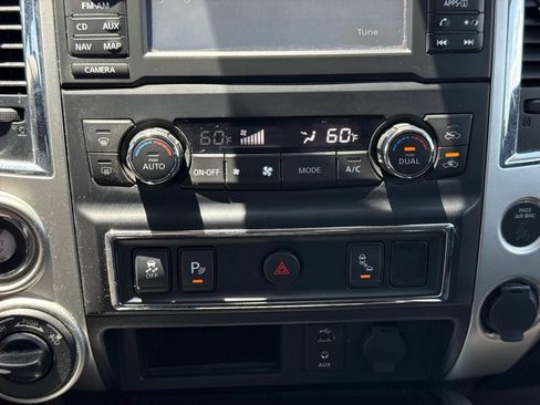 Used 2018 Nissan Titan SV w/ SV Convenience Package AWD/4WD image 11