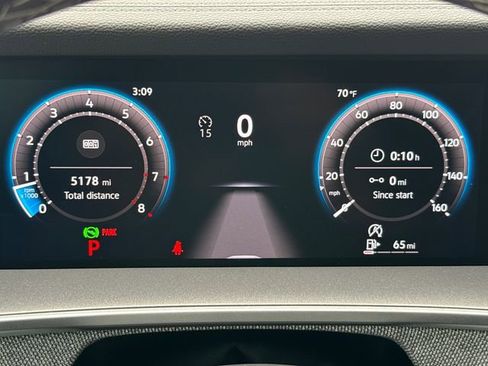 Used 2025 Volkswagen Tiguan S image 38