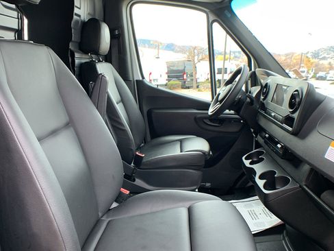 Used 2024 Mercedes-Benz Sprinter 2500 image 20