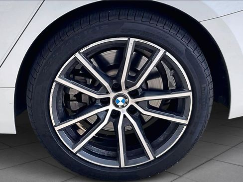 Used 2019 BMW 330i Sedan w/ Premium Package image 9