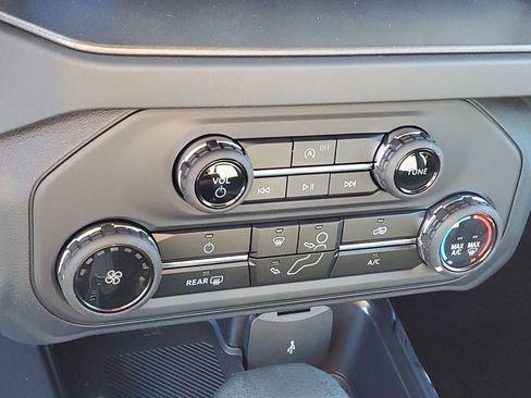 New 2025 Ford Bronco 4-Door image 19