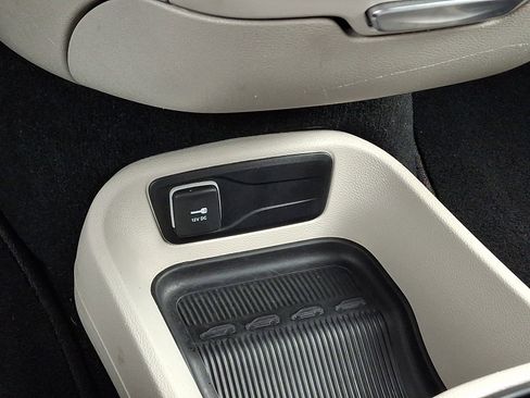 Used 2024 Chrysler Pacifica Touring-L image 27