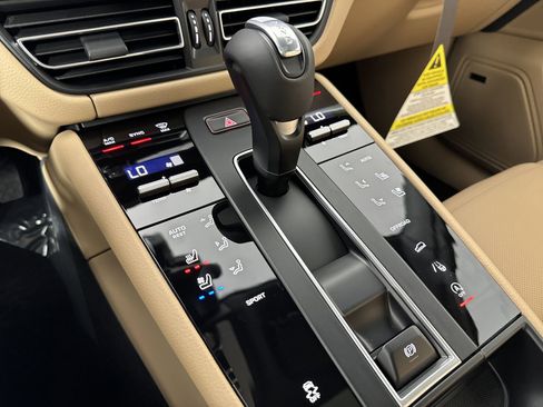 Certified 2025 Porsche Macan image 22