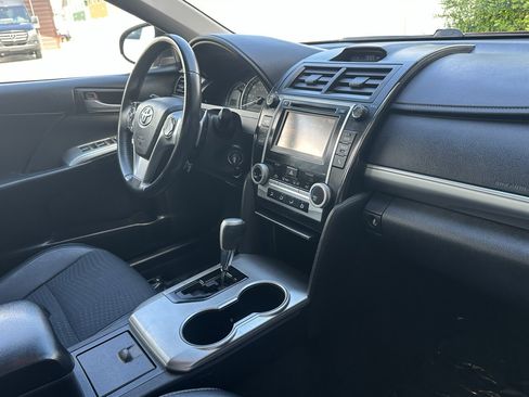 Used 2014 Toyota Camry SE FWD image 10