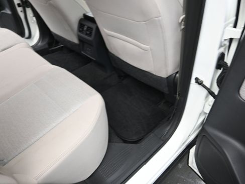 Certified 2023 Nissan Rogue SV image 18