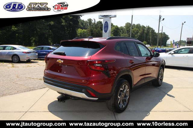 Used 2025 Chevrolet Trax LT w/ LT Convenience Package FWD image 7