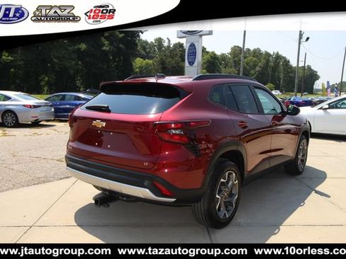 Used 2025 Chevrolet Trax LT w/ LT Convenience Package FWD image 7