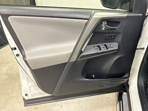 Used 2015 Toyota RAV4 Limited AWD/4WD image 15