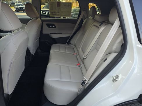 Used 2024 Nissan Rogue SL image 10