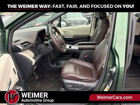 Used 2021 Toyota Sienna Platinum AWD/4WD image 22