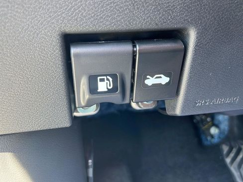 New 2025 Nissan Versa SR w/ Trunk Package image 24