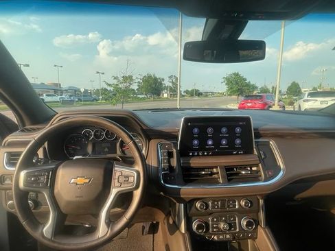 Used 2021 Chevrolet Suburban LT RWD image 13