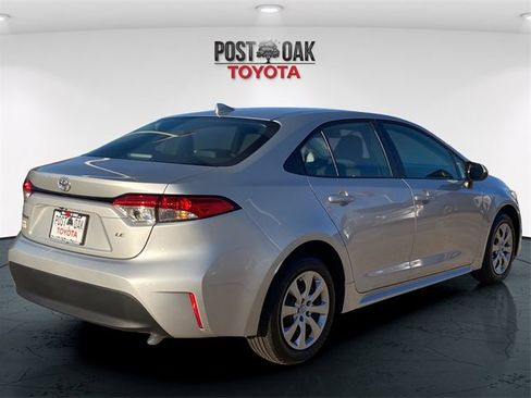 Used 2025 Toyota Corolla LE image 7