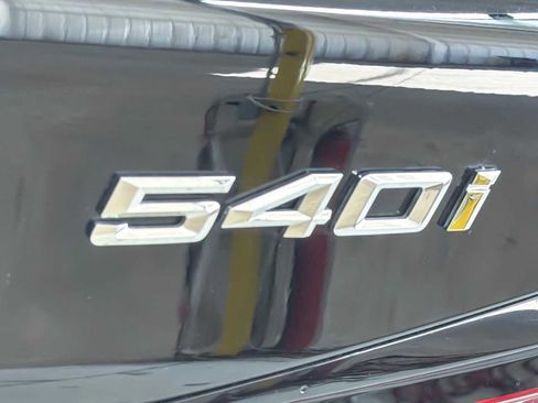 Used 2023 BMW 540i w/ Convenience Package image 27