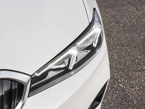 Used 2025 BMW 330i Sedan w/ Premium Package image 10