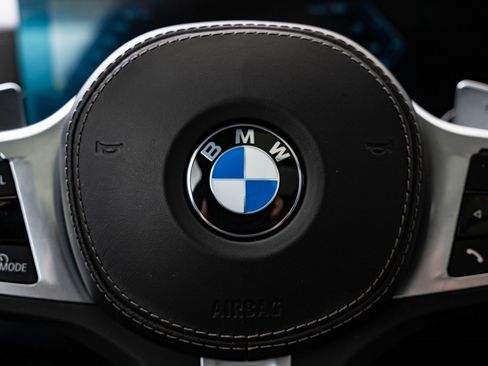 Used 2024 BMW X7 M60i w/ Executive Package image 32