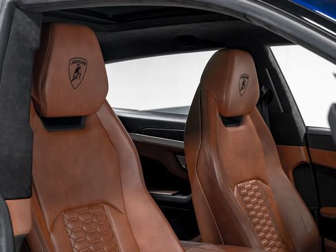 Used 2021 Lamborghini Urus AWD/4WD image 39