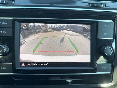 Used 2021 Volkswagen Tiguan S image 14