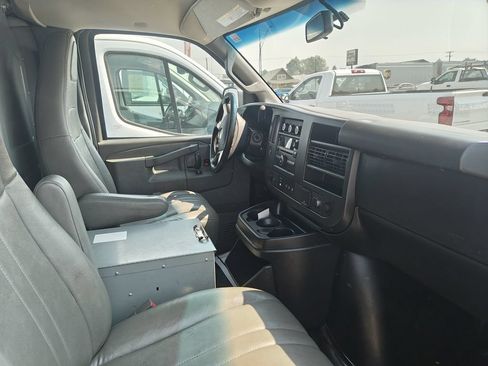 Used 2018 Chevrolet Express 3500 Extended w/ Driver Convenience Package RWD image 12
