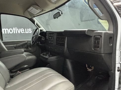 Used 2023 GMC Savana 2500 Extended RWD image 27