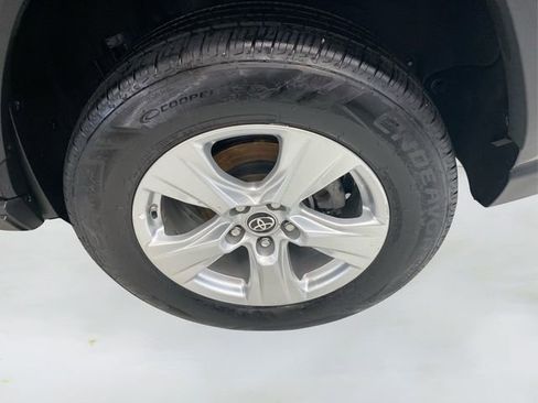 Used 2021 Toyota RAV4 LE image 18