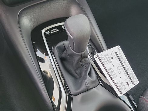 Used 2025 Toyota Corolla SE image 30