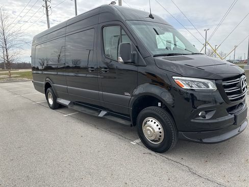 Used 2023 Mercedes-Benz Sprinter 3500 image 31