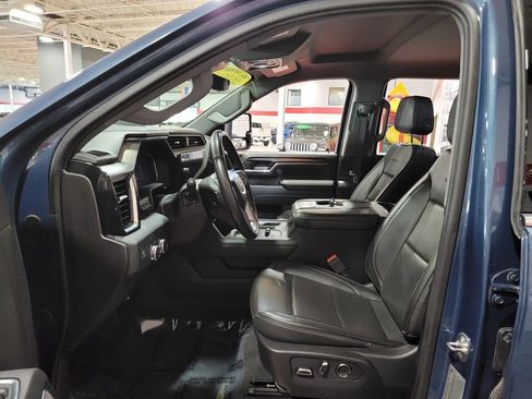 Used 2024 GMC Sierra 3500 Denali w/ Technology Package image 17