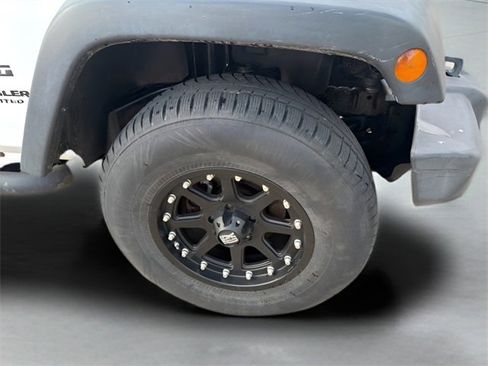 Used 2010 Jeep Wrangler Unlimited Sport image 4