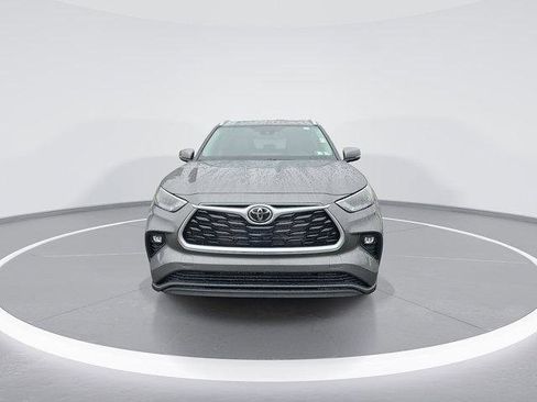 Certified 2026 Toyota Highlander XLE image 5