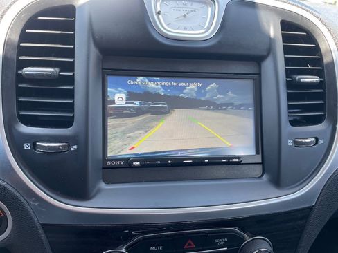 Used 2017 Chrysler 300 Limited RWD image 20