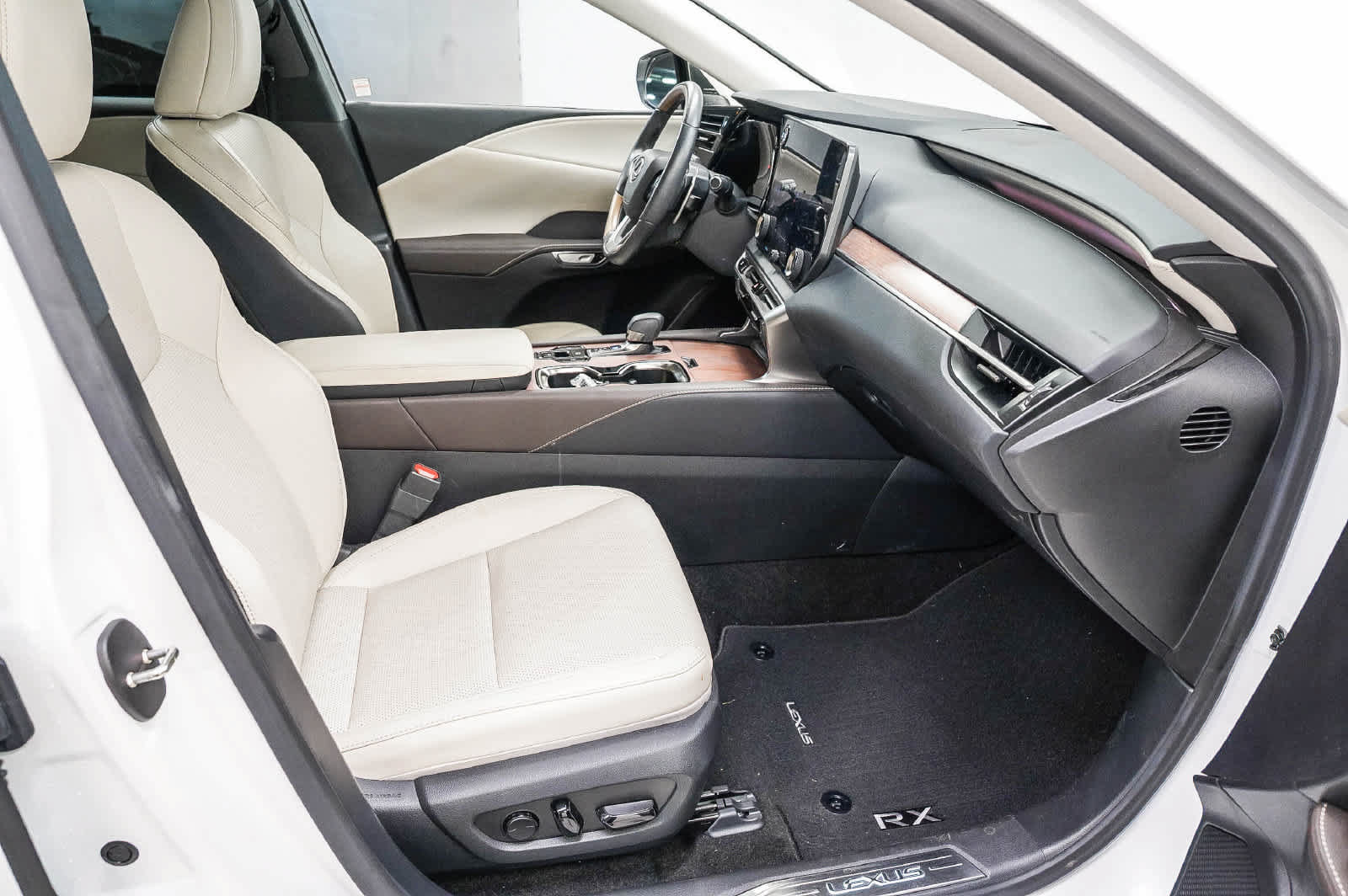 Used 2024 Lexus RX 350 Premium Plus w/ Accessory Package (Z1) FWD image 17