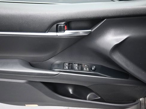 Used 2019 Toyota Camry LE image 10