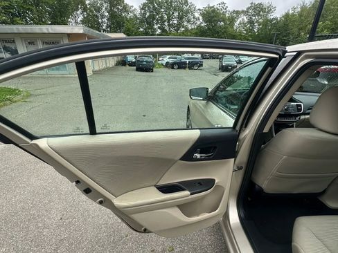Used 2016 Honda Accord LX image 23