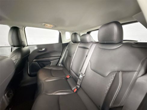 Used 2021 Jeep Compass Latitude image 28