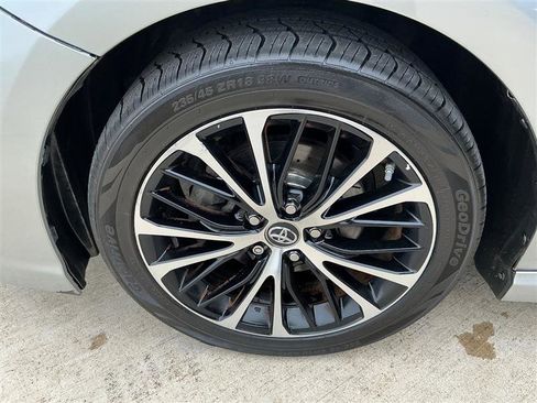 Used 2018 Toyota Camry SE FWD image 22