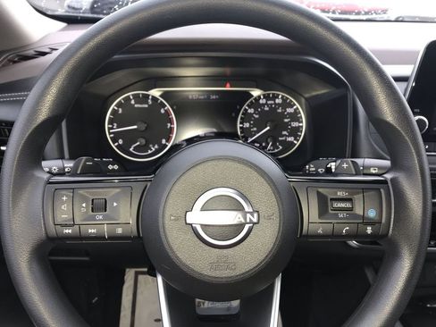 Used 2023 Nissan Rogue SV image 14