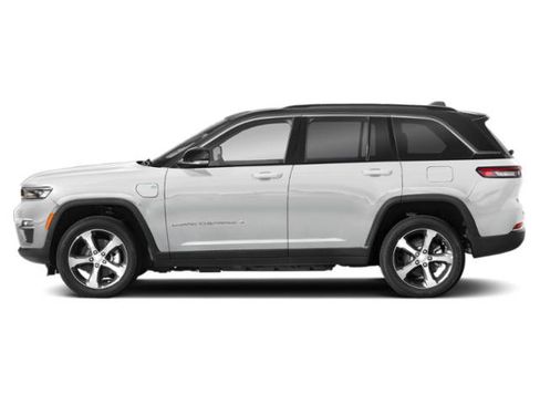 Certified 2023 Jeep Grand Cherokee Overland AWD/4WD image 2