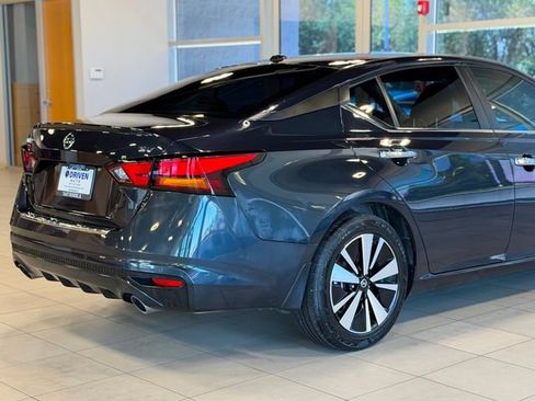 Used 2022 Nissan Altima 2.5 SV w/ SV Premium Package FWD image 11